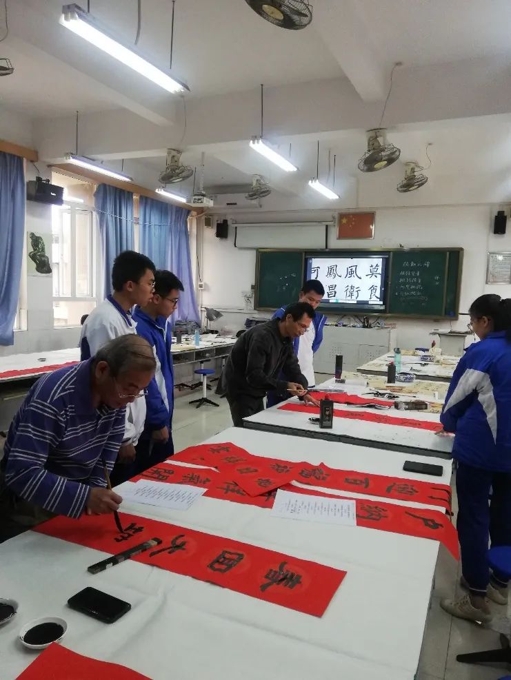 笔韵墨香放异彩，丰富舞台漫云中——广州市白云中学欢迎您