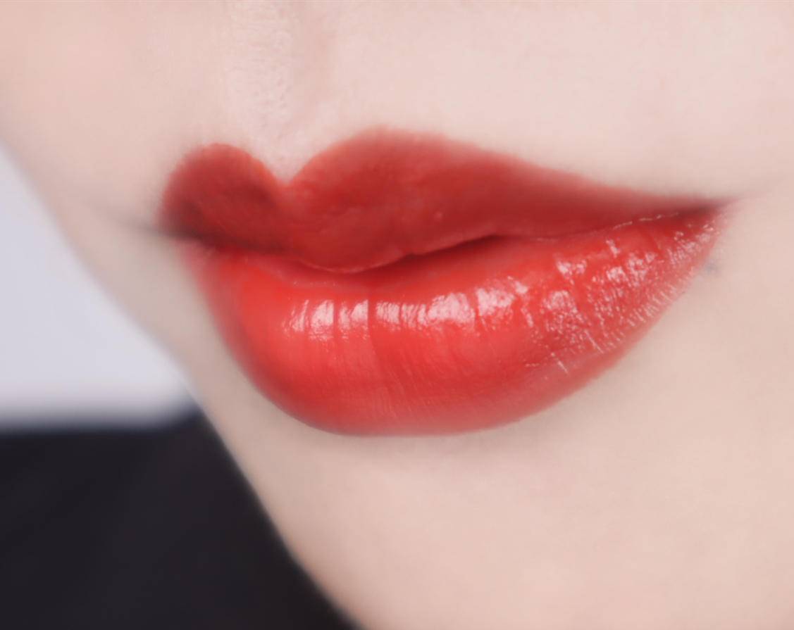 纪梵希唇彩口红,既是口红又是润唇膏