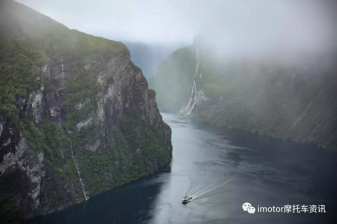 又是来自深圳的摩托车俱乐部！这次他们踏上了北欧的*途征**