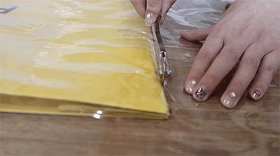 废旧纸袋如何做收纳包包,大牌纸袋斜挎包包改造教程