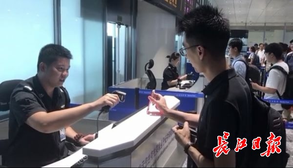 飞港澳能用支付宝快捷登机么,从武汉天河机场飞深圳