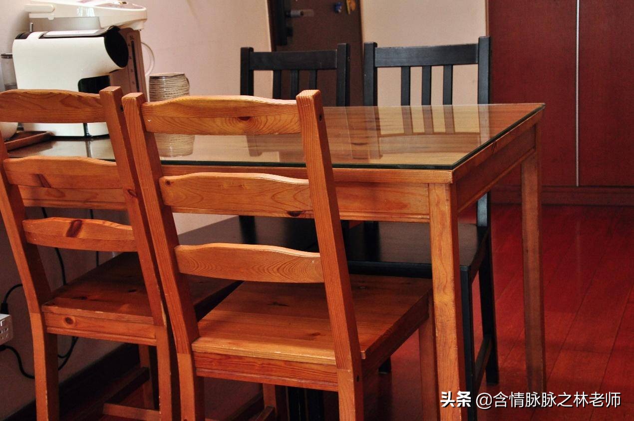 最新款式餐桌家用,实用实木餐桌款式推荐