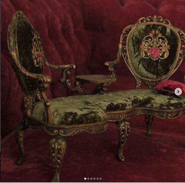 老爸酷爱芭比娃娃？微缩家具做到痴迷！