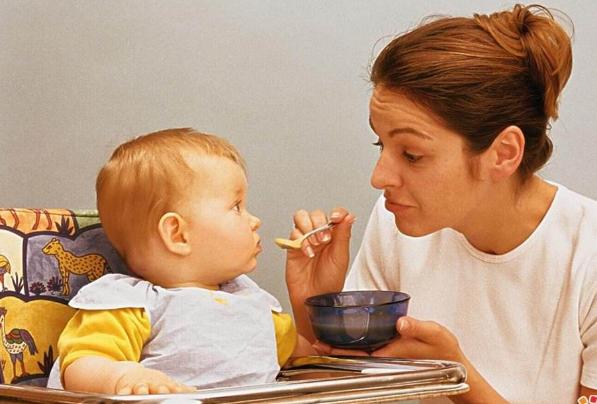 小孩吃母乳一直拉肚子怎么回事,纯母乳宝宝拉肚子拉水止泻小妙招