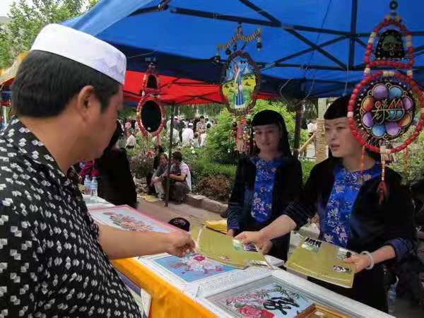 撒拉族服饰特点帽子,撒拉族服饰元素