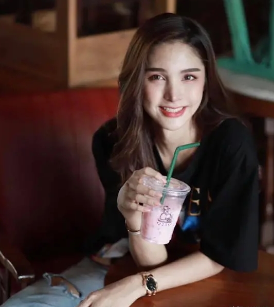 泰国小伙整容30次变成高富帅,泰国小伙公开整容变性