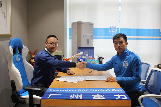 中超两俱乐部官宣换帅,中超足球球队引援最新消息