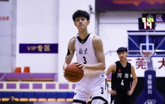 刘传兴加入澳大利亚篮球联赛,刘传兴对比周琦优缺点