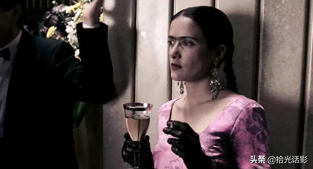 弗里达一个传奇女画家的一生,女画家弗里达电影解说