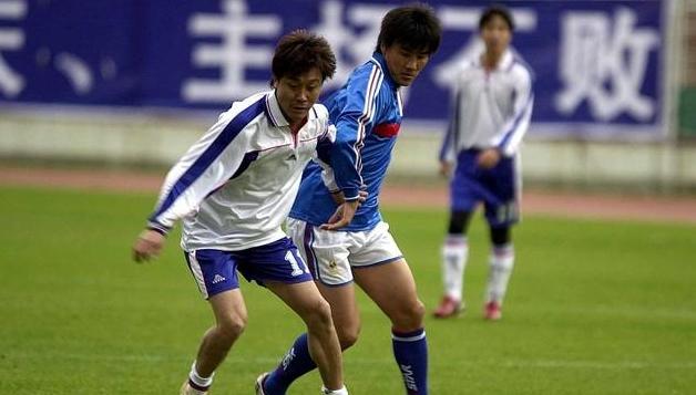 他曾是国足最具有天赋的前锋，不过脾气比较大，炮轰李章洙不懂球