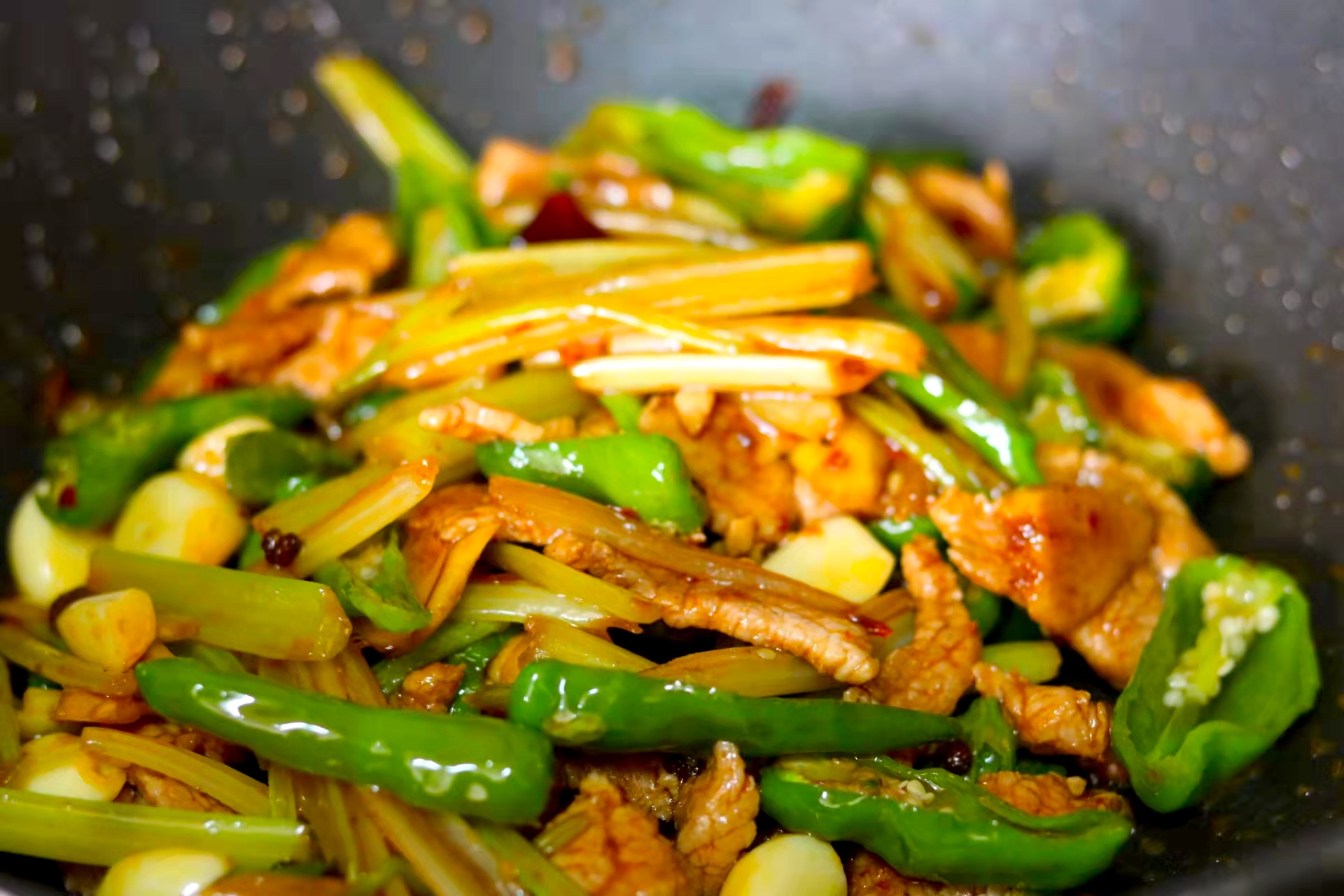 炒肉丝是用梅花肉还是里脊肉,辣椒炒梅花肉的正确方法