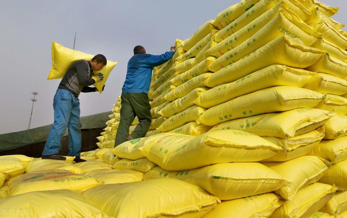 红三角复合肥料怎么辨别真假,天脊复合肥用什么方法辨别真假