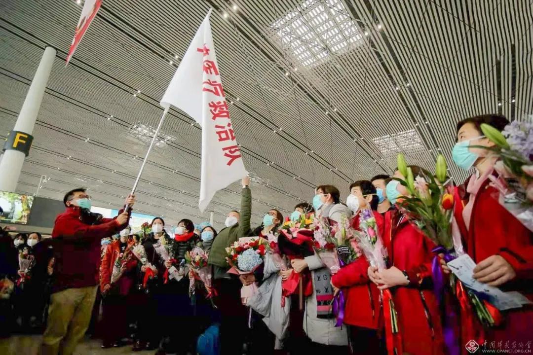 用镜头将瞬间定格永恒,镜头定格感动影像凝聚力量