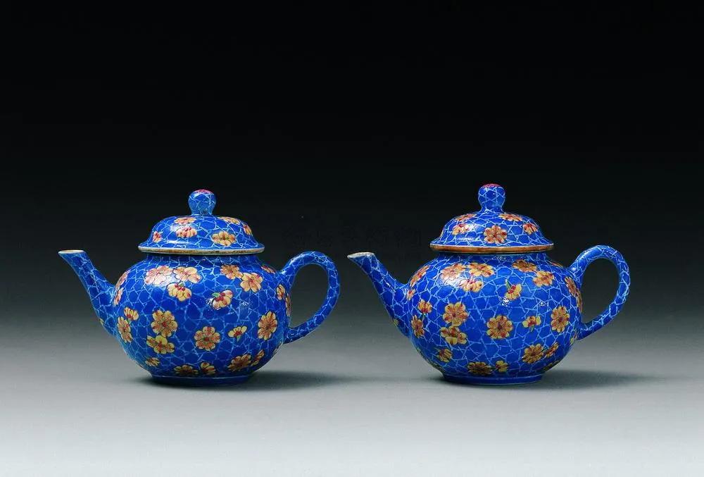 中国人喜欢的瓷器,康熙款青花加彩冰梅纹罐