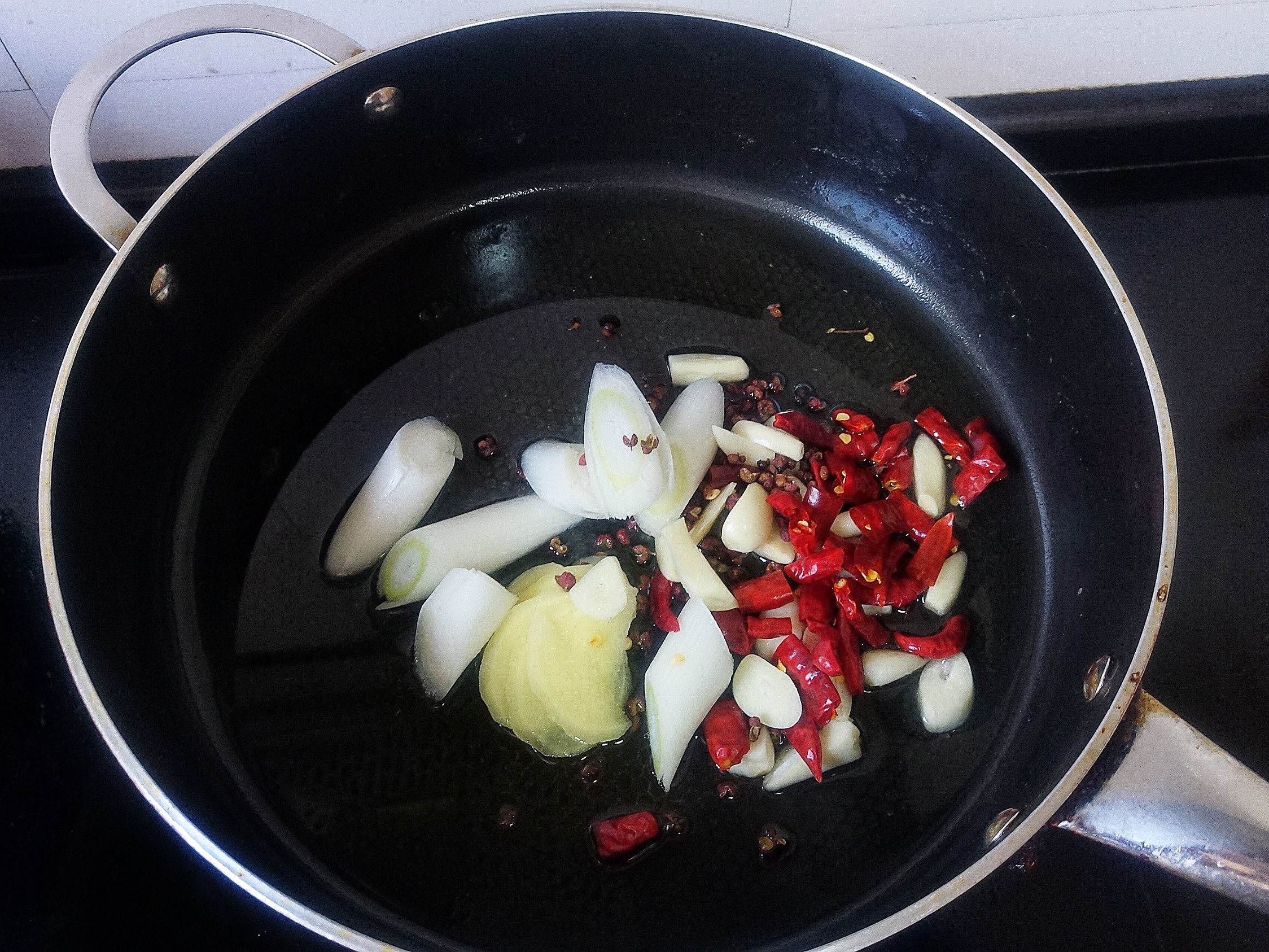 小龙虾怎么做才正宗好吃,小龙虾怎么做才入味肉又嫩