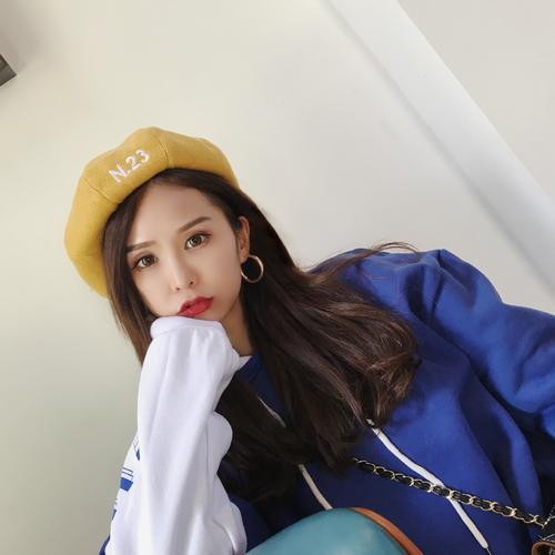 圆脸有刘海戴帽子怎么戴,圆脸怎样戴帽子好看