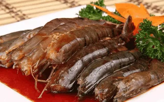 一提到吃货就精神起来,一说到食物就有口水