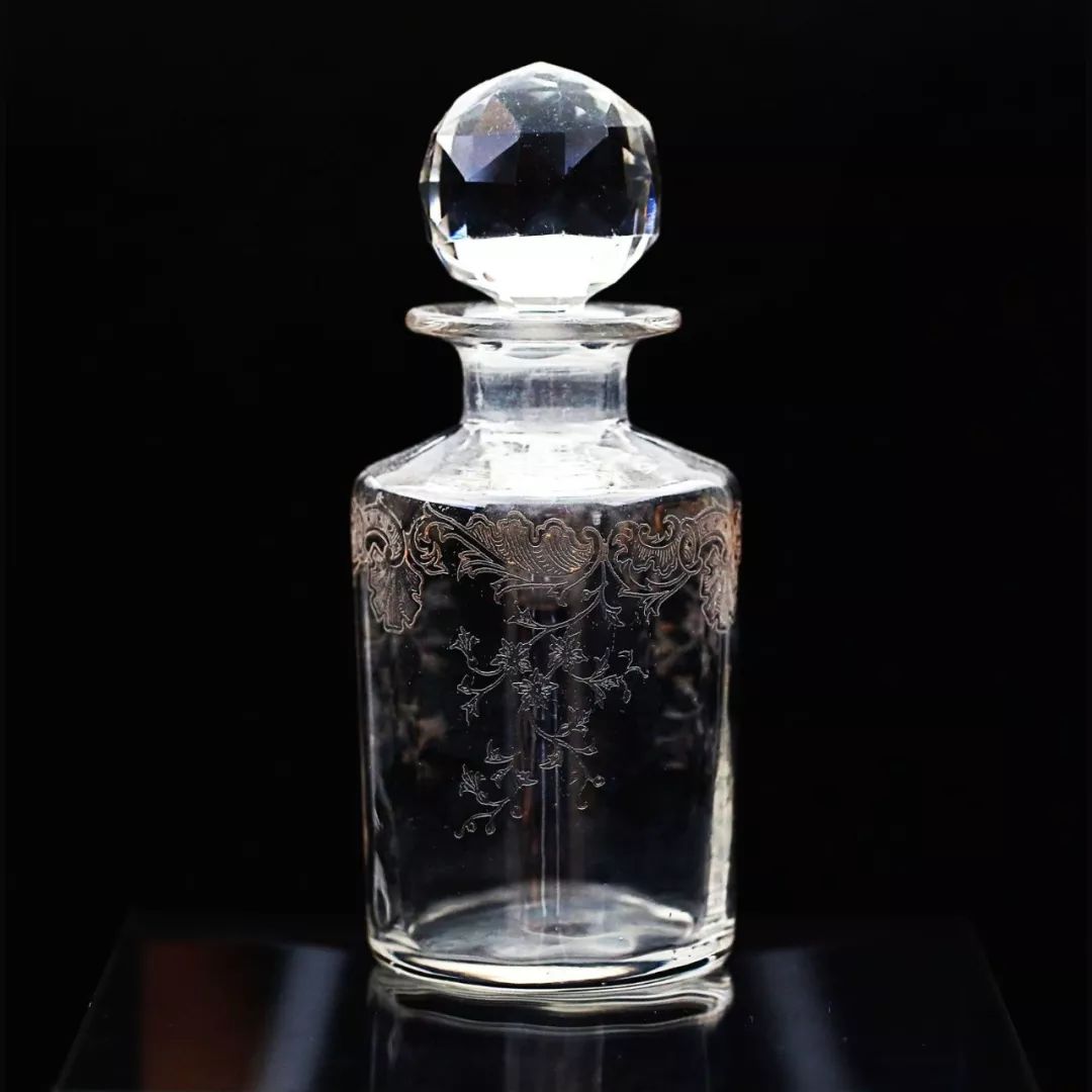 欧洲贵族喷的香水是什么,欧洲贵族喷的香水叫什么