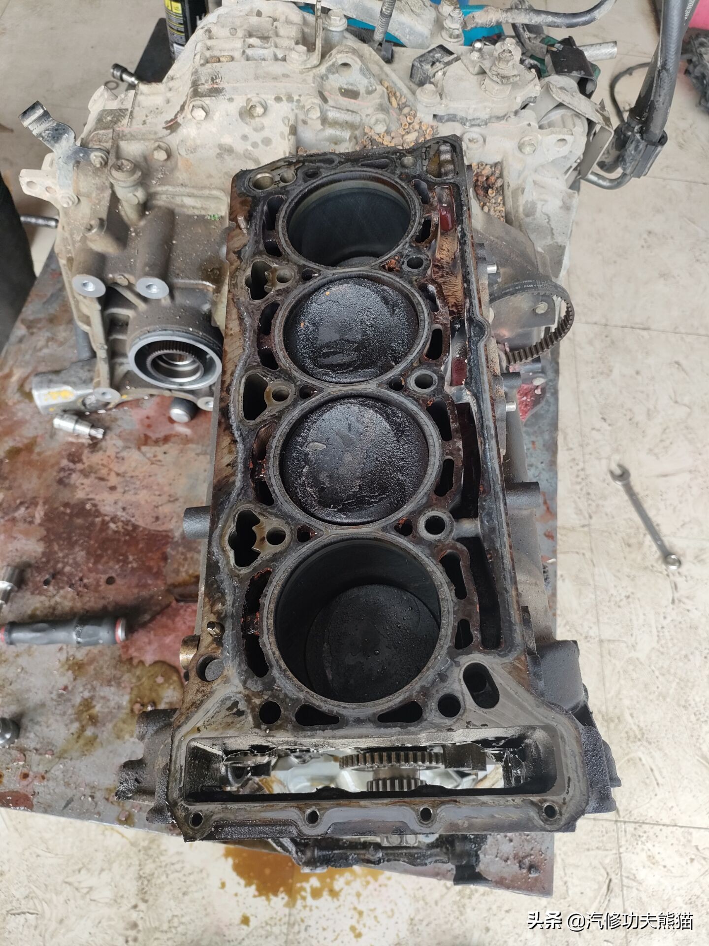 老途观发动机漏油维修,老途观涡轮增压器漏油维修多钱