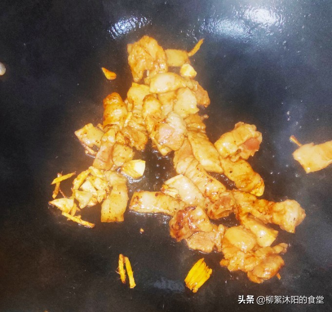 酸笋炒什么最下饭好吃,酸笋炒什么好吃一点