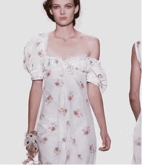 来不及减肥？今夏流行的“显瘦”方领单品，它可以拯救你