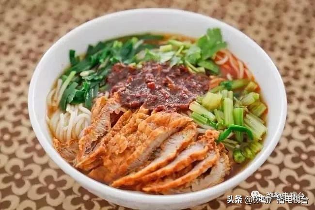 弥勒美食推荐离湖泉景区最近,弥勒五彩云池风景区