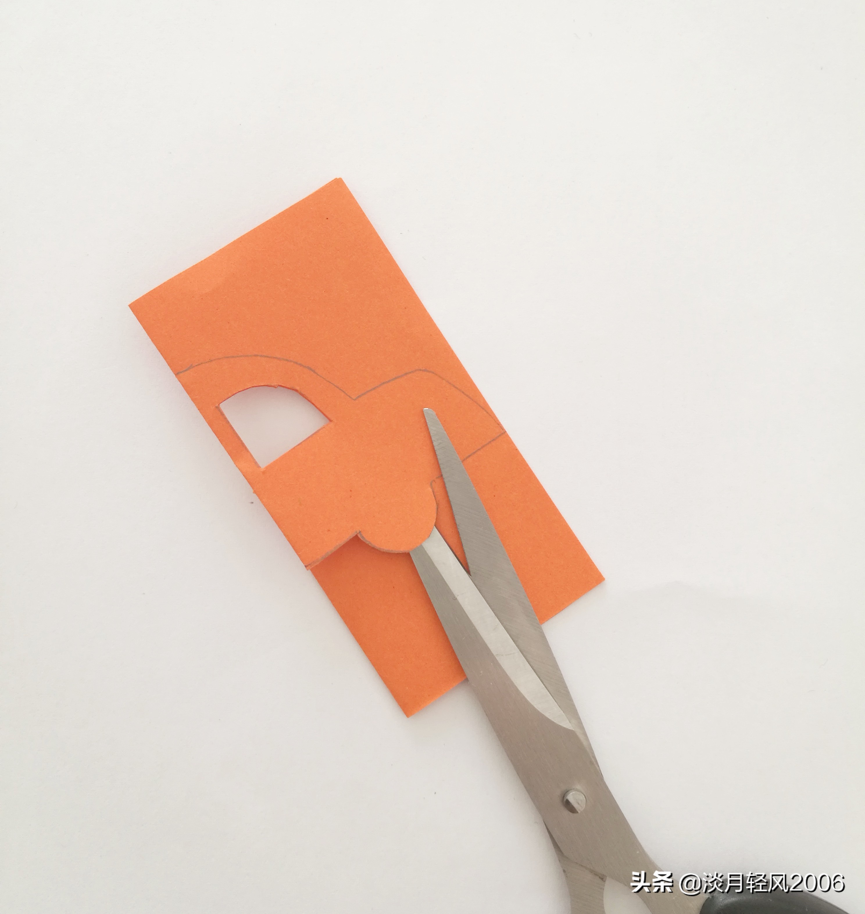 幼儿园卡纸剪出形状然后拼成汽车,幼儿园卡纸小汽车手工教程