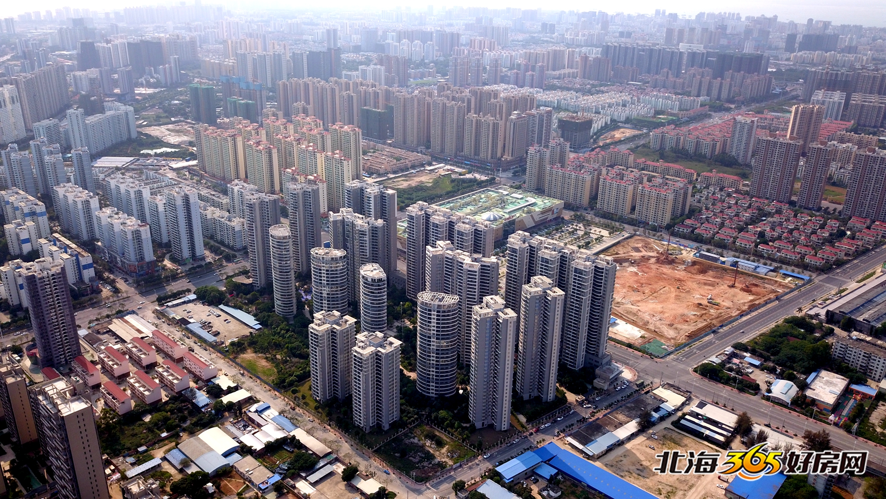 房租到期房东收回感慨万千,房租大幅下调房东欲哭无泪