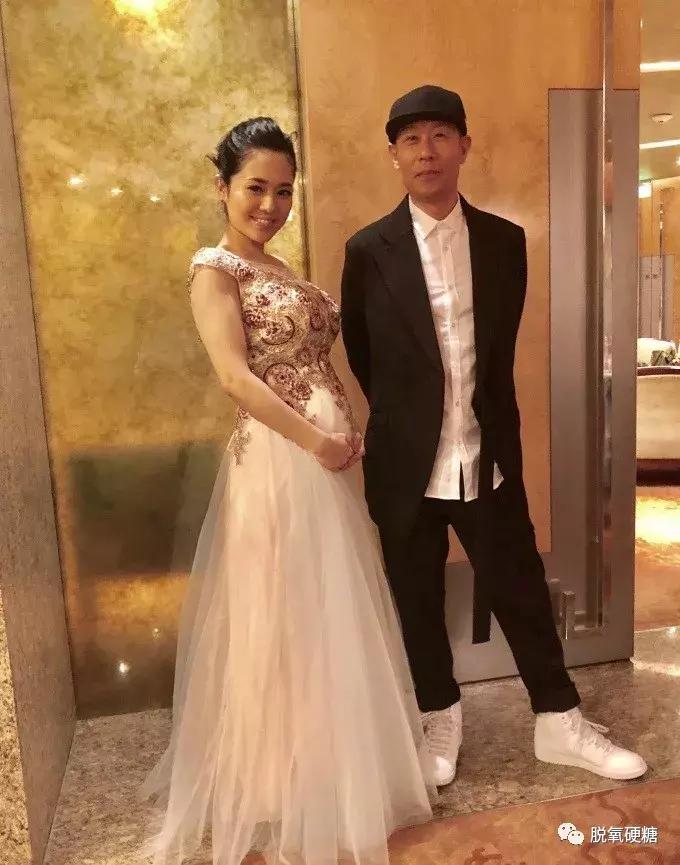 苍井空将为人母，却遭一万次辱骂：脱了衣服就别想穿起来！