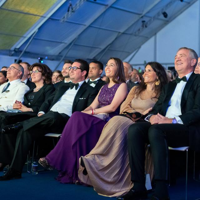 地中海邮轮荣耀号价值多少钱,地中海荣耀号邮轮吨位多大