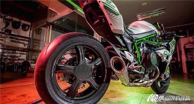 迪拜的警车是什么车,迪拜霸气的警车