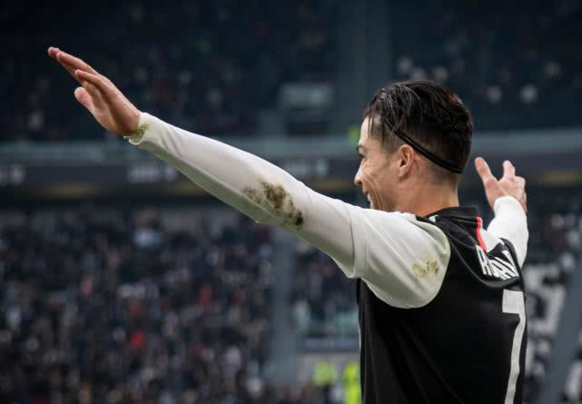 变态“自虐”，俯瞰众生！凌晨三点入睡的C罗：地心引力是什么？