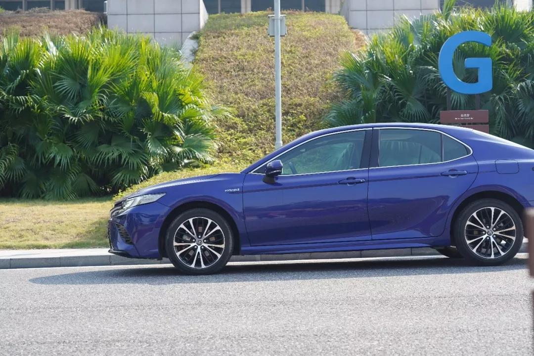 丰田凯美瑞混动试驾大家车言论,汉兰达混动和凯美瑞混动试驾对比