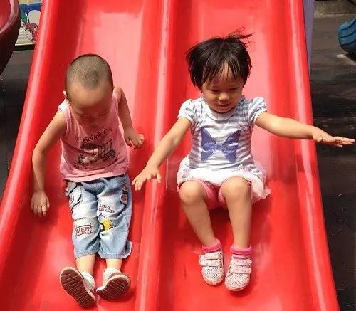 博士妈妈带6岁儿子,博士妈妈带5个月的女儿