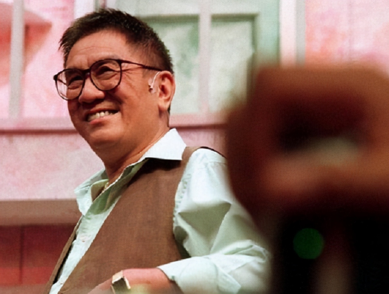 黄霑：离经叛道的“流氓”博士，歌中的江湖再也回不去了