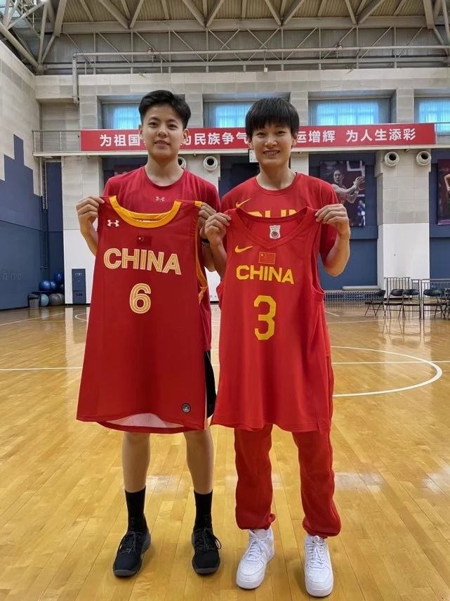 女篮赛场奥运姐妹花,篮球姐妹花出战奥运