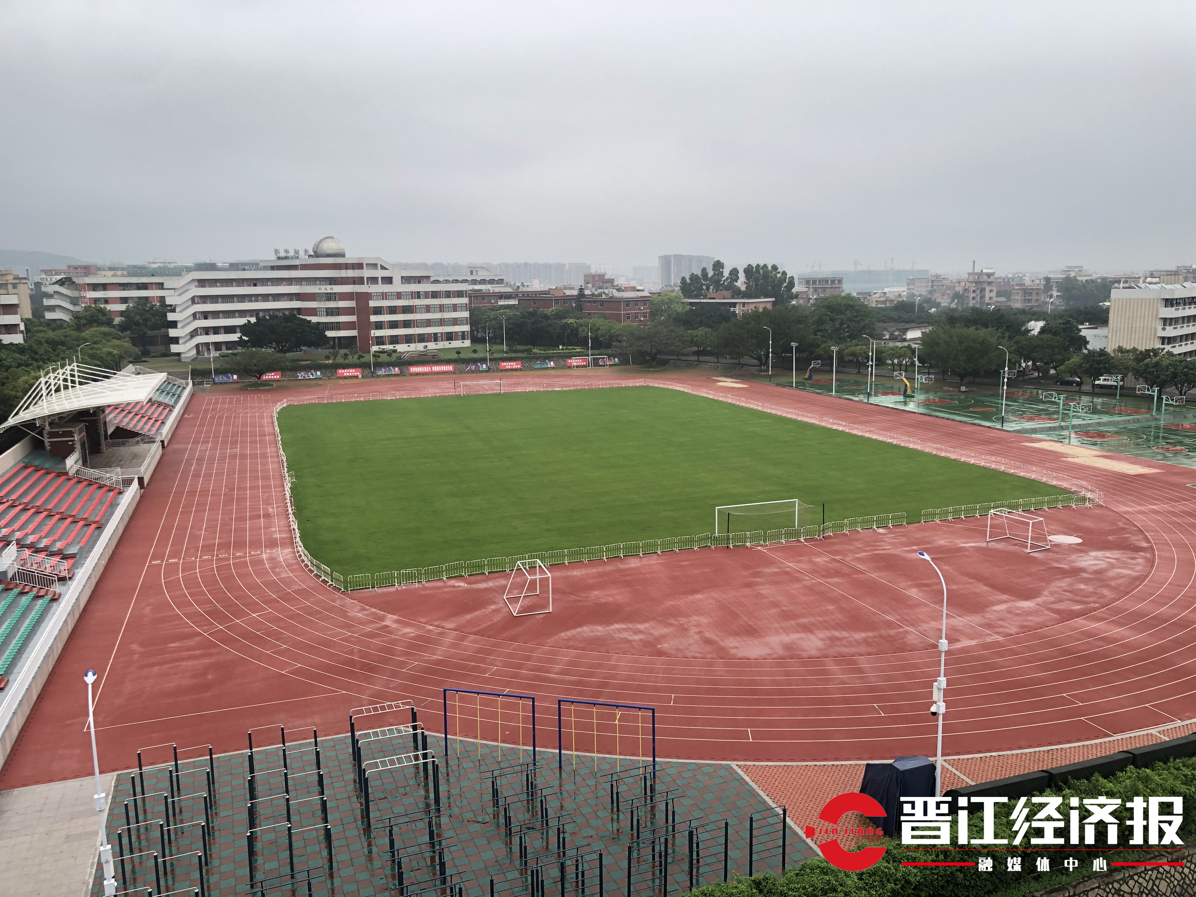 OMG！季延中学体育场竟有人脸识别！设备齐全可承办国际级赛事