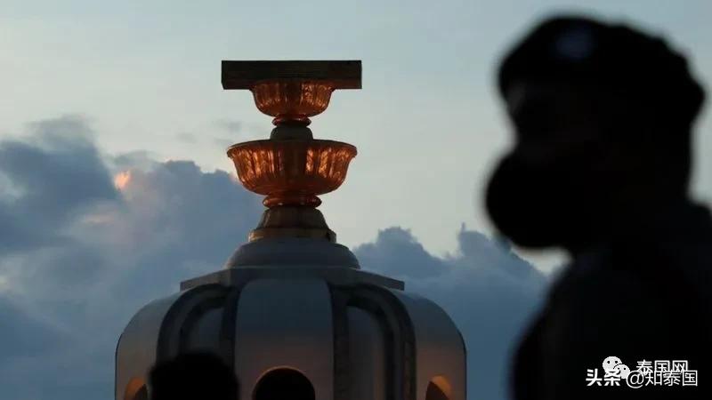 替泰国吼一声,滚蛋吧,2020年!