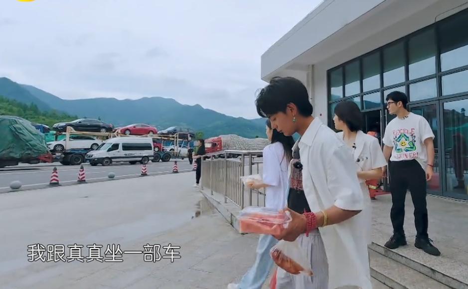 中餐厅第5季黄晓明宁静还有哪3位,中餐厅5宁静拷问黄晓明时吃的啥