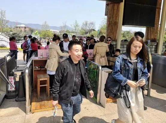 不负假期不负青春,不负韶光享受春日