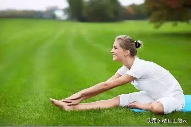 每天拉伸45个动作,站着的简单的拉伸动作每天必练