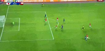 梅西四两拨千斤挑射打杆破门,梅西扳平比分比达尔