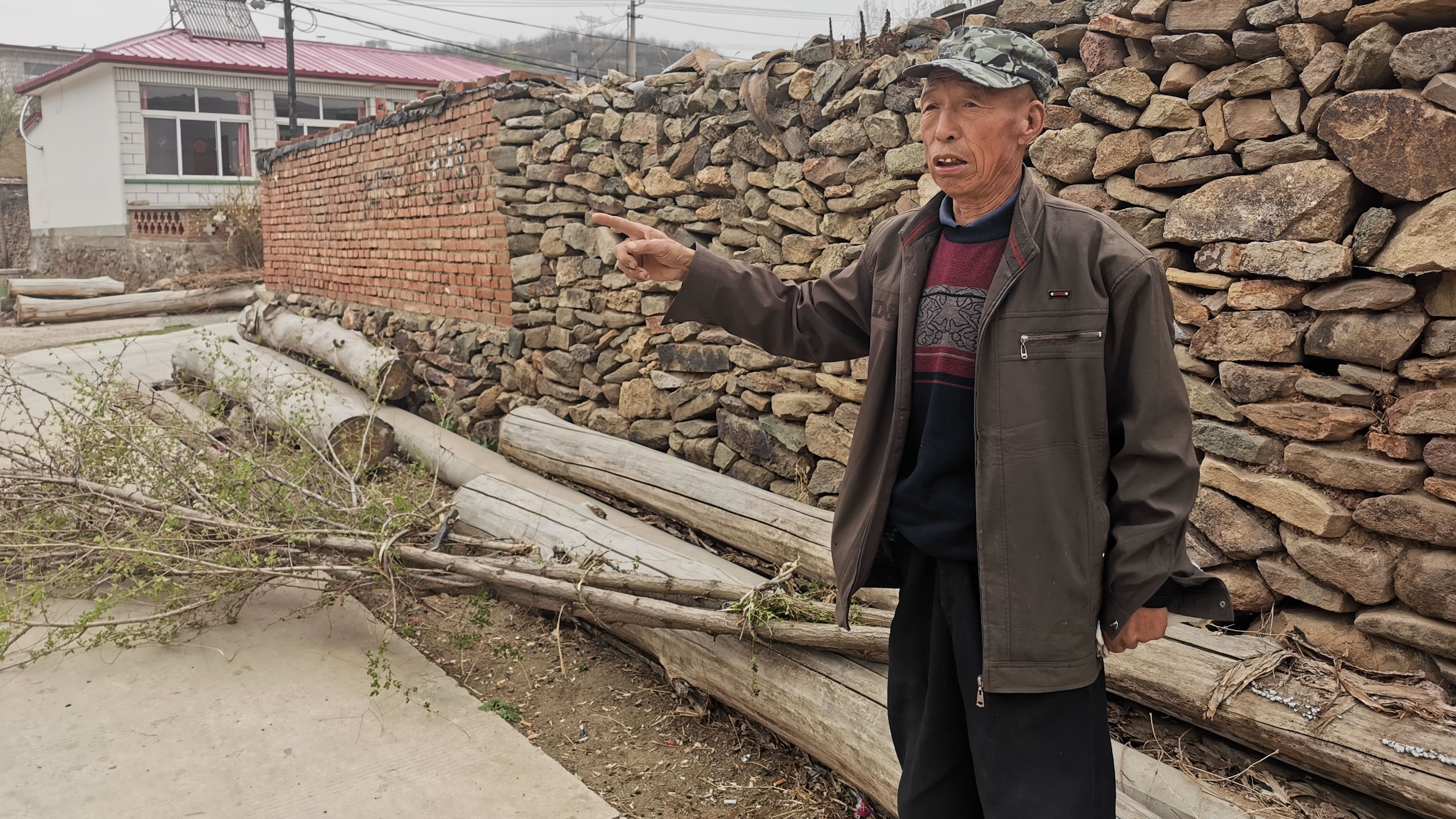 在这个简简单单的小县城里,在一个小小的小县城里