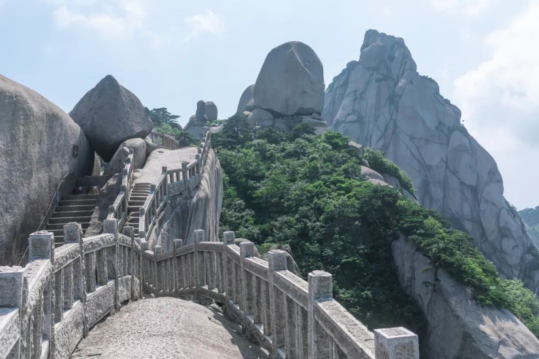 五岳中的南岳位于哪个省,九华山和天柱山哪座更值得游一游