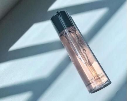 平价欧莱雅和珀莱雅哪个护肤品好,欧莱雅护肤品香味好闻