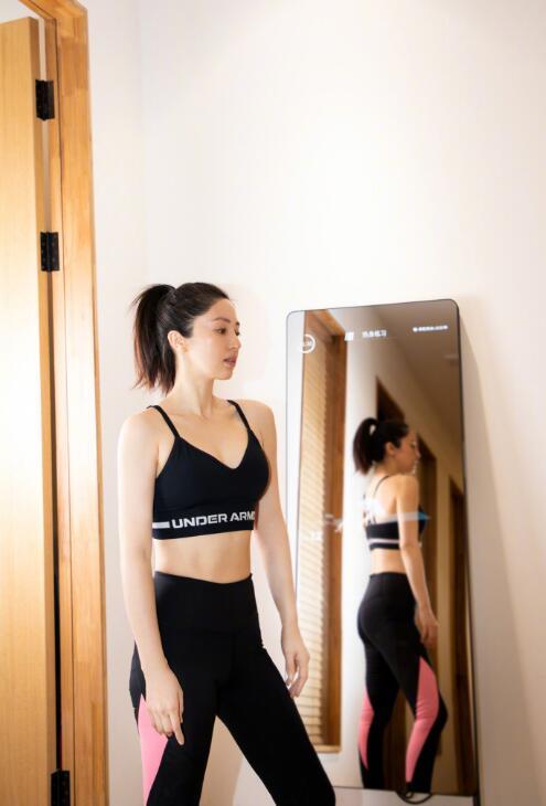 42岁董璇晒照露腰秀好身材,董璇晒健身照图文