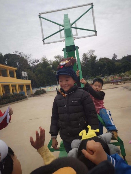 用爱浇灌花朵用心呵护成长,用爱浇灌你成长