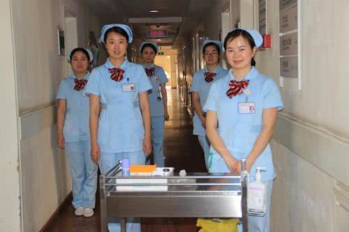 手脚起小水泡特别痒怎么根治,手脚生水泡奇痒什么原因