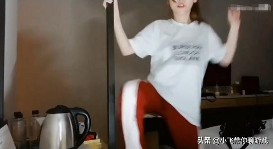 周淑怡看骆歆唱歌我是你的谁,周淑怡看骆歆跳舞完整版