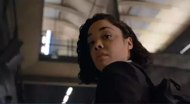 男靠美色，女靠脑洞，当代的“黑衣人”特工标配